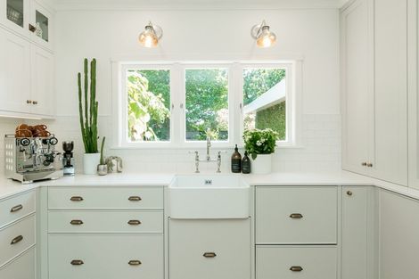 Photo of property in 2 Corwen Place, Mayfair, Hastings, 4122