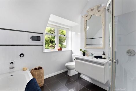 Photo of property in 323 The Terrace, Te Aro, Wellington, 6011