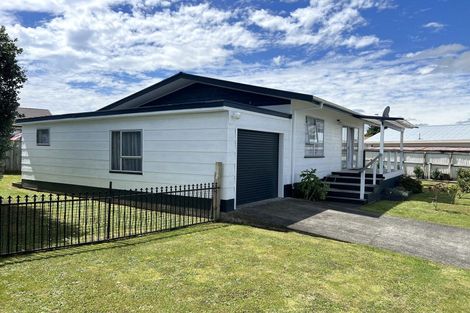 Photo of property in 8 Mccallum Street, Dannevirke, 4930