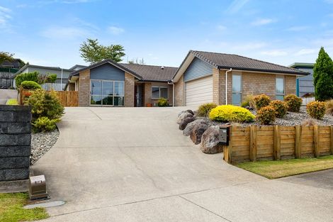 Photo of property in 27 Redwood Crescent, Hurdon, New Plymouth, 4310