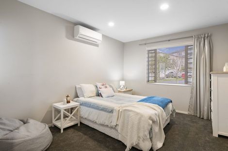 Photo of property in 8 Oak View Terrace, Schnapper Rock, Auckland, 0632