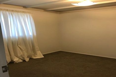 Photo of property in 1/732 East Coast Road, Pinehill, Auckland, 0632