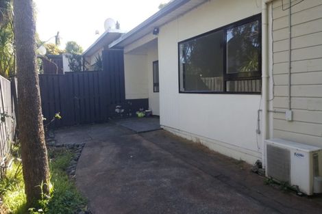 Photo of property in 1/2 Griffiths Place, Te Atatu South, Auckland, 0610