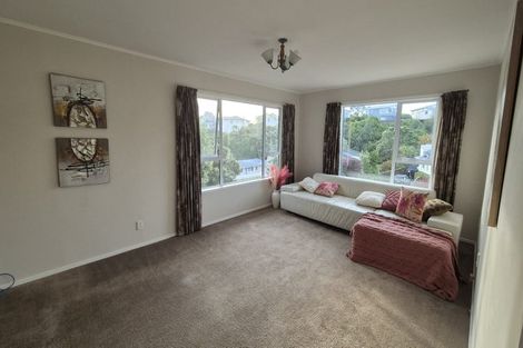 Photo of property in 68 Gloaming Hill, Titahi Bay, Porirua, 5022