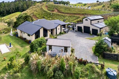 Photo of property in 2 Te Ara Karoiroa Road, Hurford, New Plymouth, 4374
