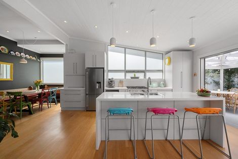 Photo of property in 51 Milford Road, Milford, Auckland, 0620