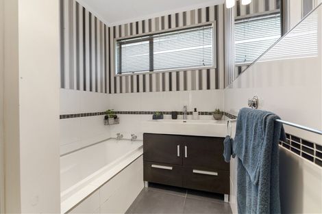 Photo of property in 1 Kimberley Grove, Westbrook, Palmerston North, 4412