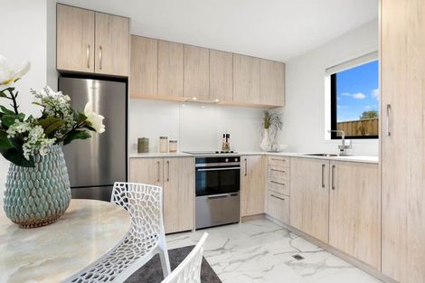 Photo of property in 8/137 Tirimoana Road, Te Atatu South, Auckland, 0602