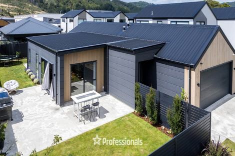 Photo of property in 13 Castletown Street, Wallaceville, Upper Hutt, 5018