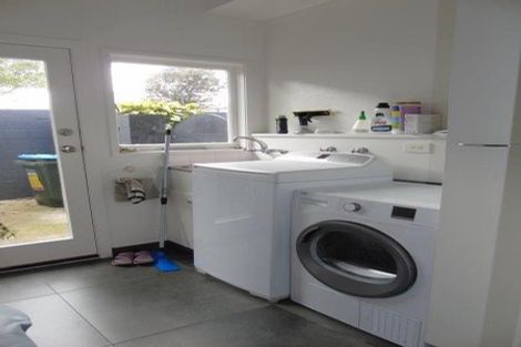 Photo of property in 415 Fergusson Drive, Heretaunga, Upper Hutt, 5018