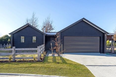 Photo of property in 10 Cleland Close, Wanaka, 9382