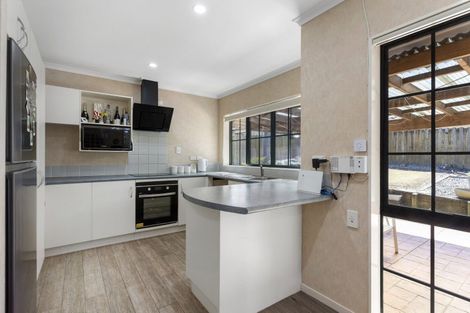 Photo of property in 3 Harobed Place, Weymouth, Auckland, 2103