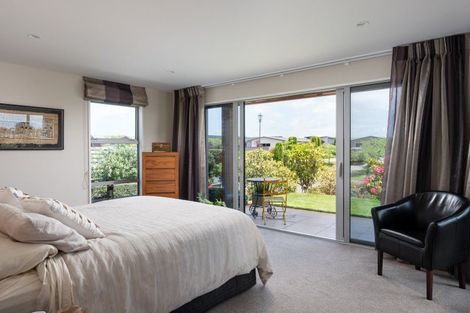 Photo of property in 24 Pukenamu Road, Rainbow Point, Taupo, 3330