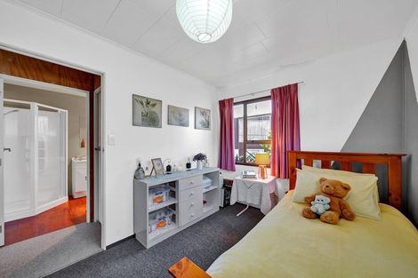 Photo of property in 7 Warren Place, Frankleigh Park, New Plymouth, 4310