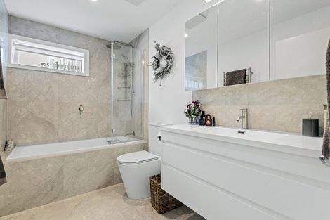 Photo of property in 1/2a Queens Parade, Devonport, Auckland, 0624