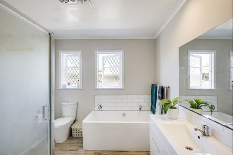 Photo of property in 62 Napier Road, Havelock North, 4130