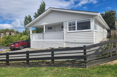 Photo of property in 9 Trosk Place, Waiuku, 2123