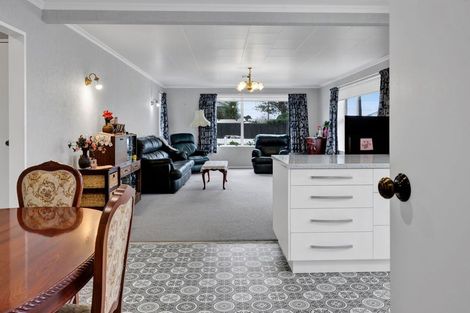 Photo of property in 11 Furlong Street, Hawera, 4610