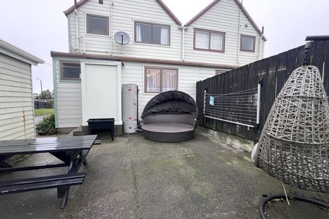Photo of property in 7b Ladbrooke Drive, Newlands, Wellington, 6037