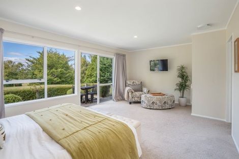 Photo of property in 142 Gillespie Place, Acacia Bay, Taupo, 3385
