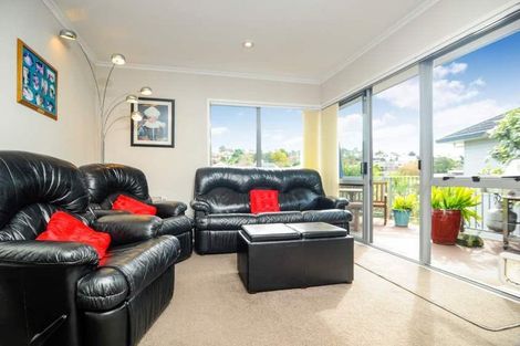 Photo of property in 17 Bayside Drive, Browns Bay, Auckland, 0630