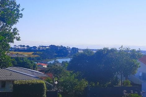 Photo of property in 7 Ellesmere Crescent, Pakuranga Heights, Auckland, 2010