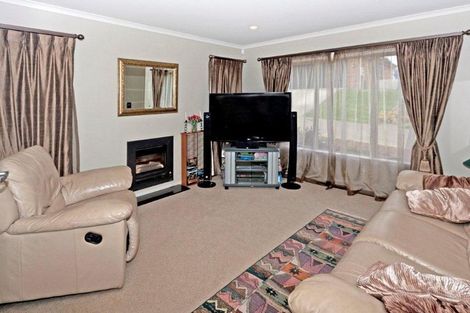 Photo of property in 29d Paparoa Road, Cockle Bay, Auckland, 2014