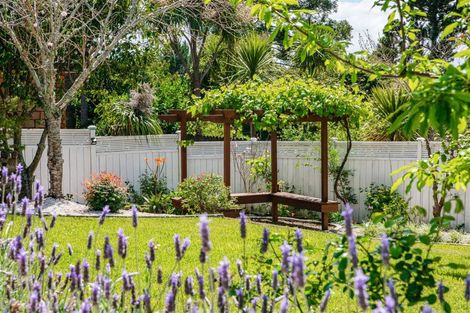 Photo of property in 39 Lake Panorama Drive, Henderson, Auckland, 0612
