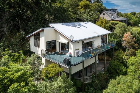 Photo of property in 27 Burns Road, Hospital Hill, Napier, 4110