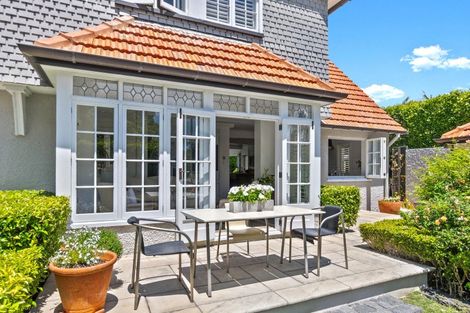 Photo of property in 11 Stanley Point Road, Stanley Point, Auckland, 0624