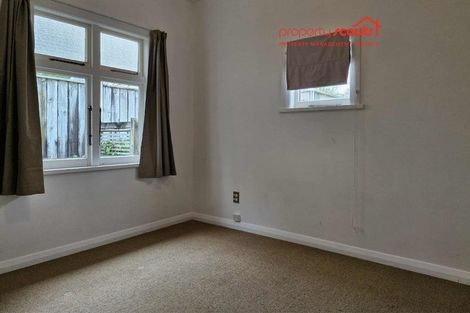 Photo of property in 40 Waiwaka Terrace, Strandon, New Plymouth, 4312