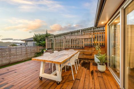Photo of property in 7 Waitaria Terrace, Aotea, Porirua, 5024