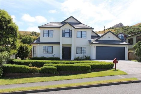 Photo of property in 13 Kilkelly Close, Tawa, Wellington, 5028