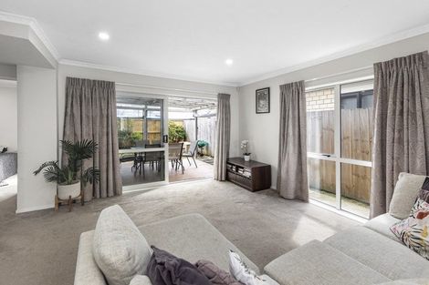 Photo of property in 16 Dolbel Place, Mangere East, Auckland, 2024