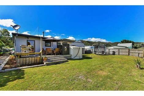 Photo of property in 9 Cordyline Road, Port Waikato, Tuakau, 2695