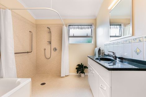 Photo of property in 98 Shakespeare Street, Leamington, Cambridge, 3432