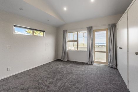 Photo of property in 4/7 Radiata Lane, Chatswood, Auckland, 0626