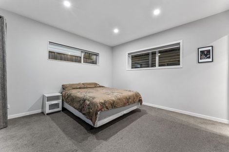 Photo of property in 10 Barrique Road, Kumeu, 0810