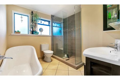 Photo of property in 4 Chamberlain Road, Massey, Auckland, 0614