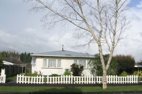 Photo of property in 52 Montgomery Crescent, Bader, Hamilton, 3206