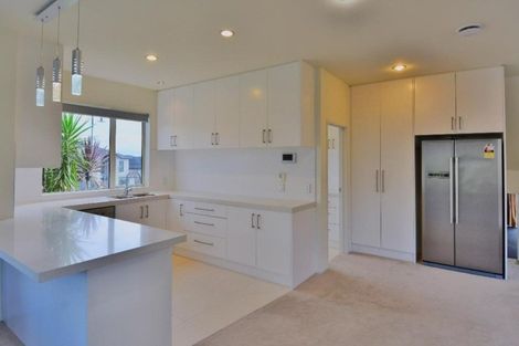 Photo of property in 16 Loughros Place, Pinehill, Auckland, 0632