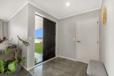Photo of property in 2 Atutahi Street, Hurdon, New Plymouth, 4310