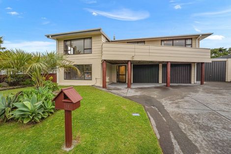 Photo of property in 13 Winstone Place, Highlands Park, New Plymouth, 4312