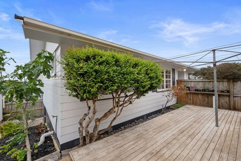 Photo of property in 28 Cockayne Crescent, Sunnynook, Auckland, 0620
