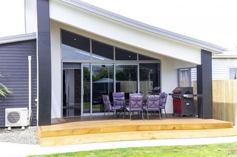 Photo of property in 3 Kamahi Street, Castlecliff, Whanganui, 4501