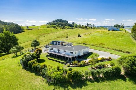 Photo of property in 18 Marohemo Road, Maungaturoto, 0583