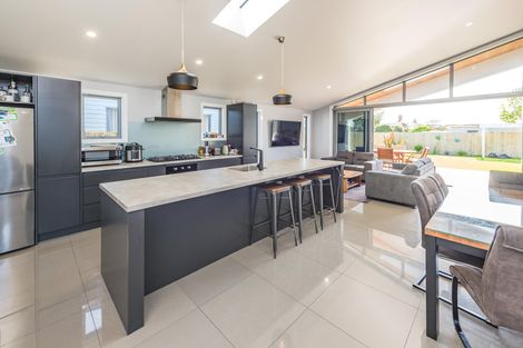 Photo of property in 3 Kamahi Street, Castlecliff, Whanganui, 4501