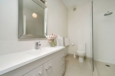 Photo of property in 2/15a Kerr Street, Devonport, Auckland, 0624