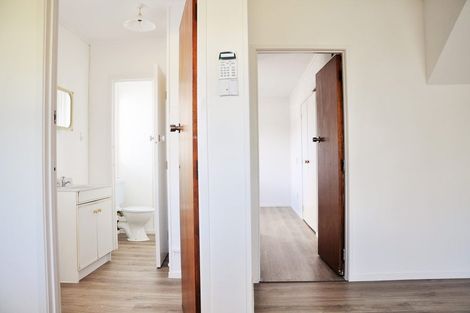 Photo of property in 21 Rosewarne Crescent, Glendene, Auckland, 0602