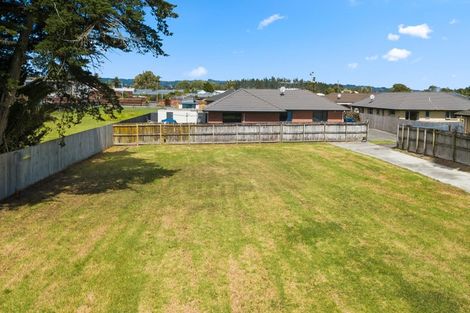 Photo of property in 14 Aitkenhead Court, Parakai, 0830